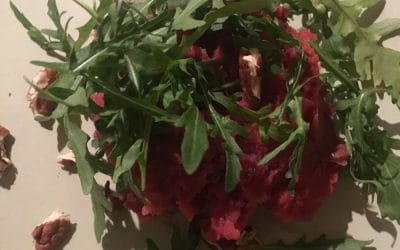 Stamppot biet met rucola & pecannoten